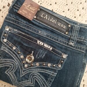 MWT L.A. idol Capri Jeans Womens 13 Embellished Denim Stretch Bling Embroidery